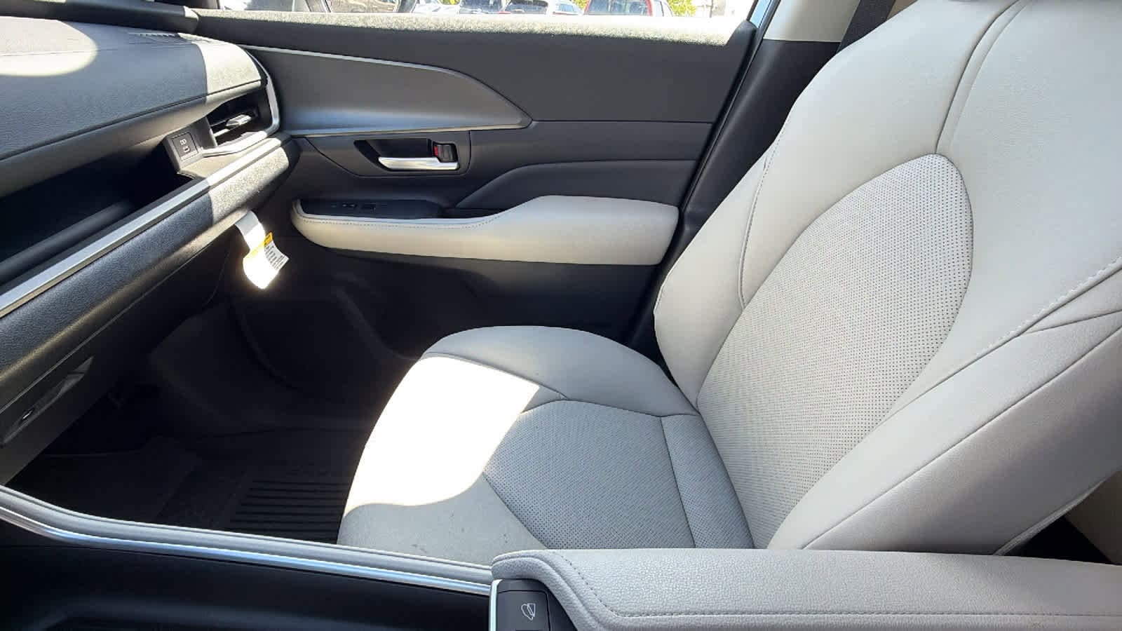 Thumbnail: 2026 Toyota Grand Highlander - 12