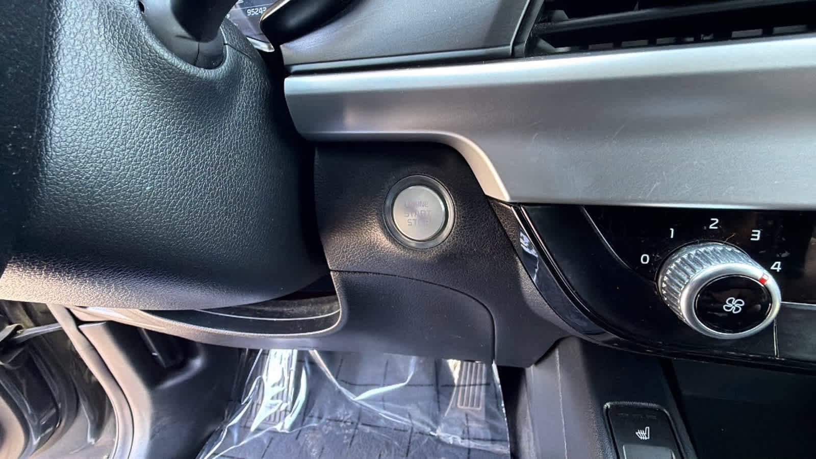 Thumbnail: 2020 Kia Telluride - 17