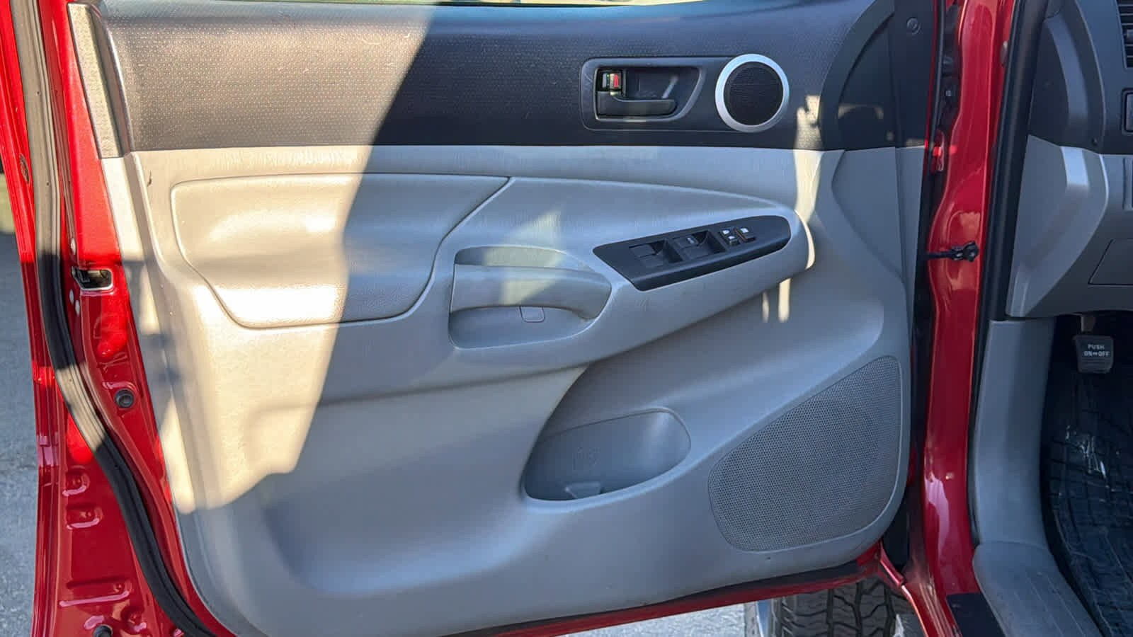 Thumbnail: 2014 Toyota Tacoma - 23