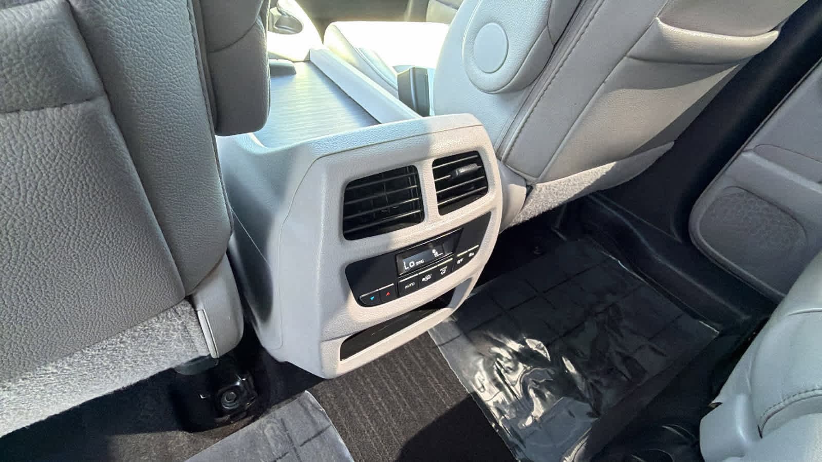 Thumbnail: 2018 Honda Pilot - 25