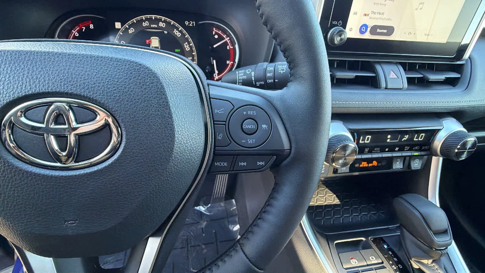 Thumbnail: 2025 Toyota RAV4 - 20