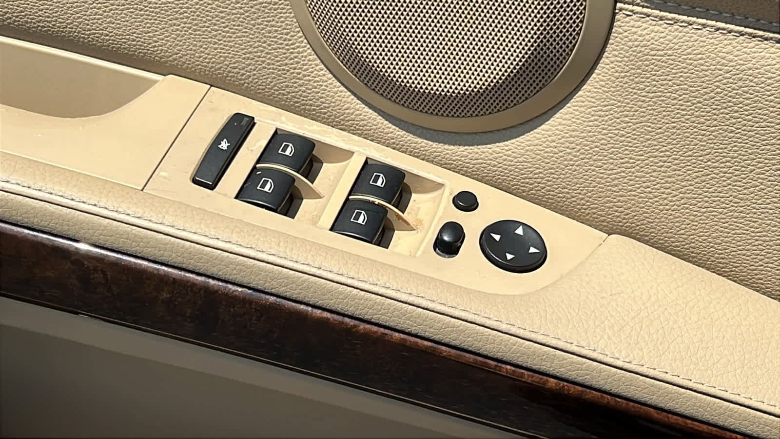 Thumbnail: 2010 BMW 3 Series - 22