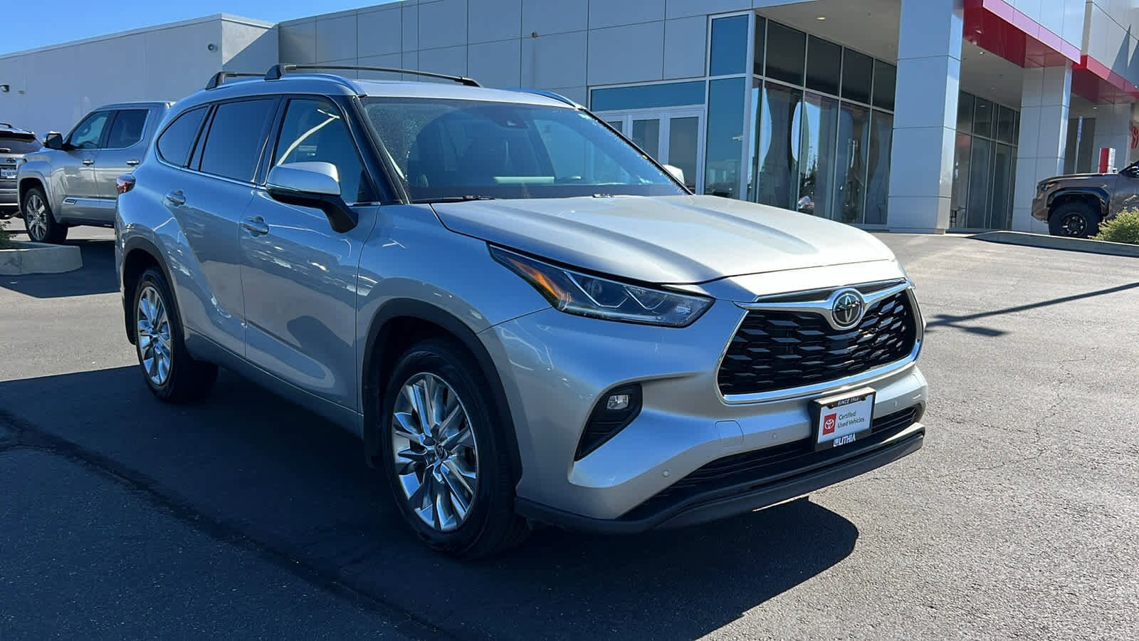 2023 Toyota Highlander Limited photo 2