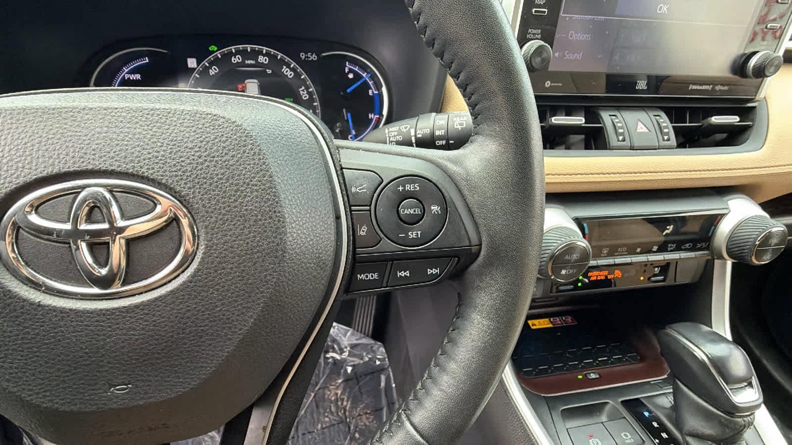 Thumbnail: 2022 Toyota RAV4 - 20