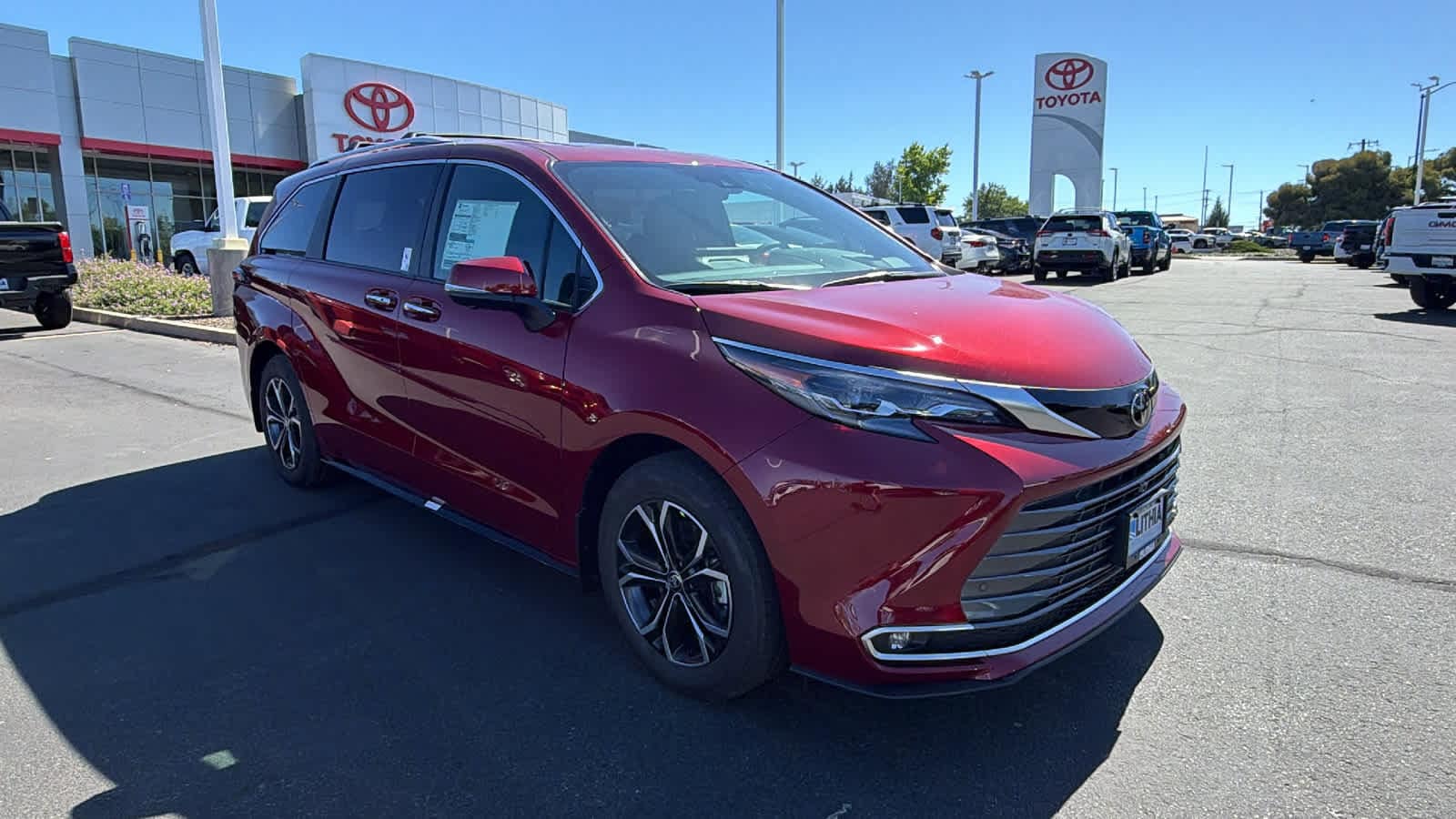 Thumbnail: 2026 Toyota Sienna - 3