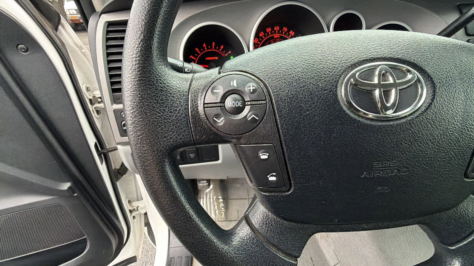 Thumbnail: 2011 Toyota Tundra - 19