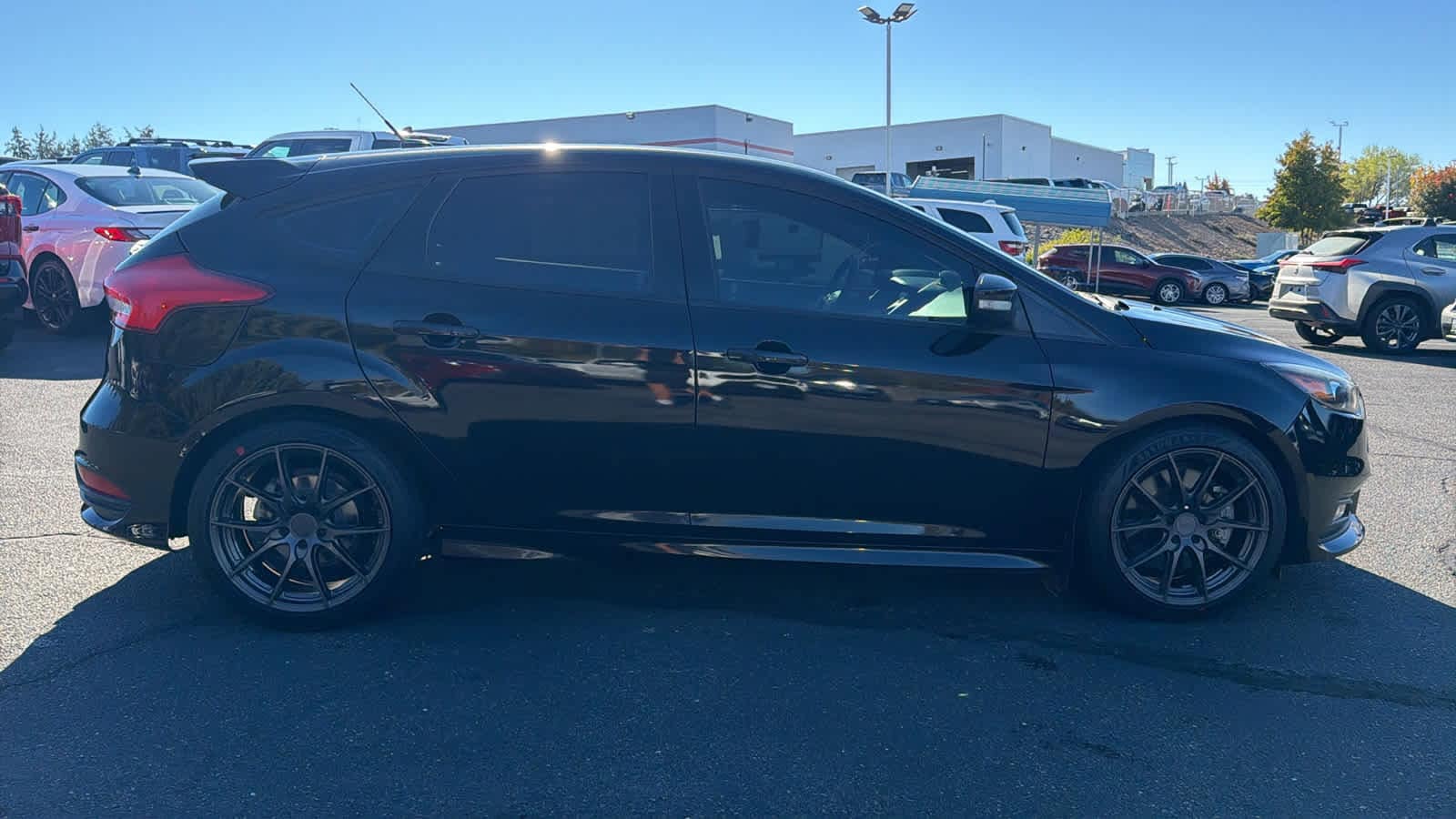 Thumbnail: 2016 Ford Focus - 4