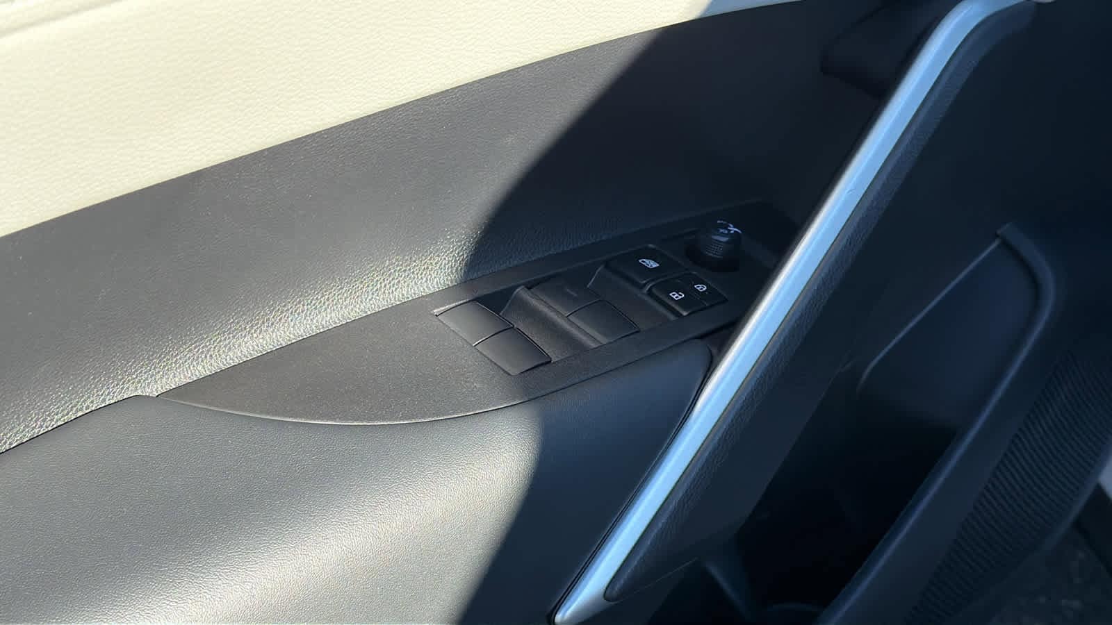 Thumbnail: 2025 Toyota Corolla Cross - 22