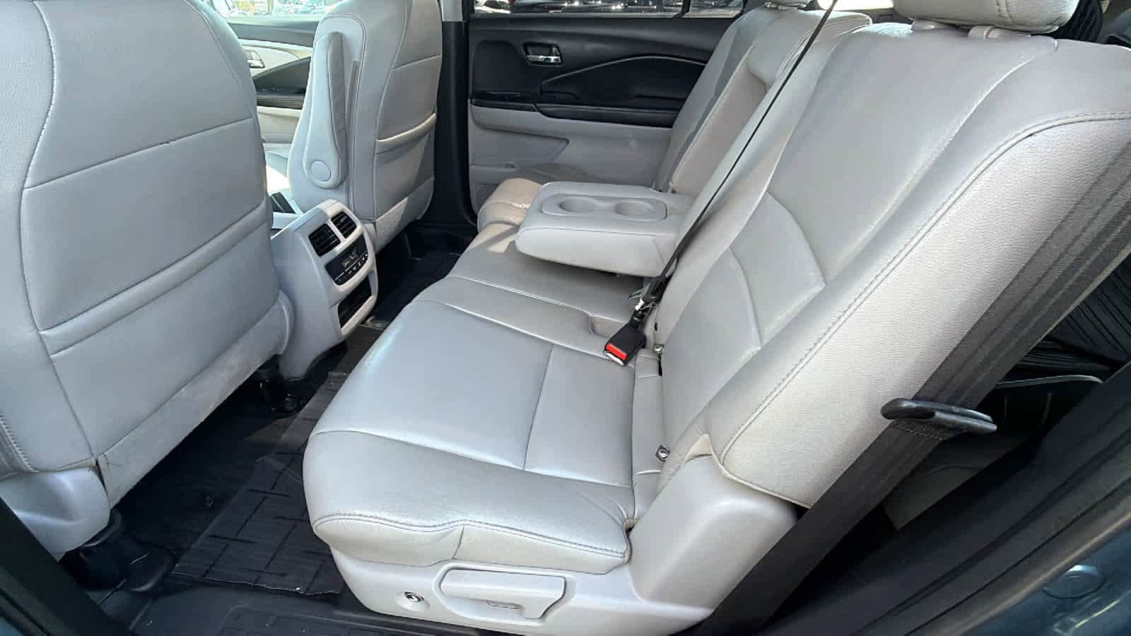 Thumbnail: 2018 Honda Pilot - 24