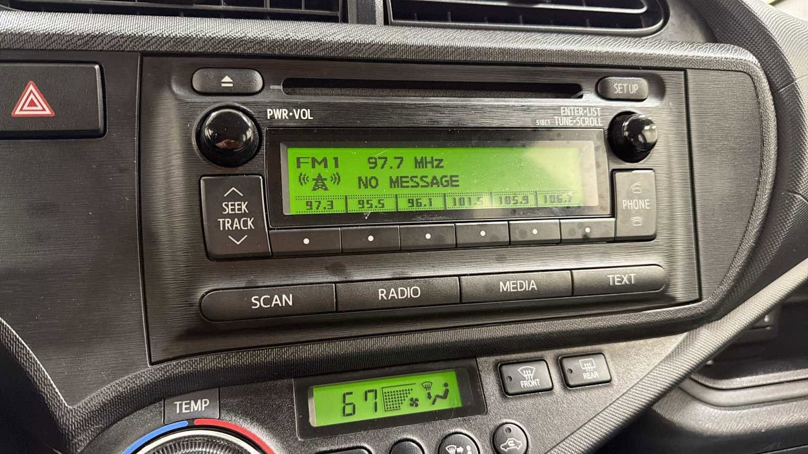 Thumbnail: 2014 Toyota Prius c - 18