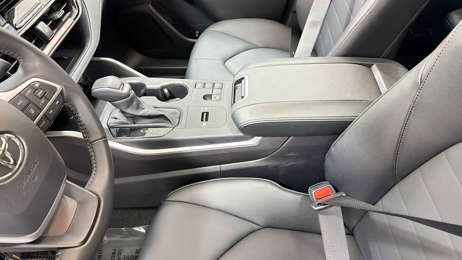 Thumbnail: 2026 Toyota Highlander - 23