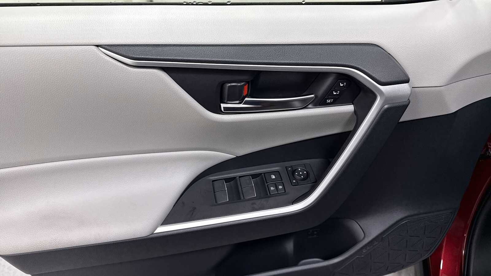 Thumbnail: 2025 Toyota RAV4 - 15