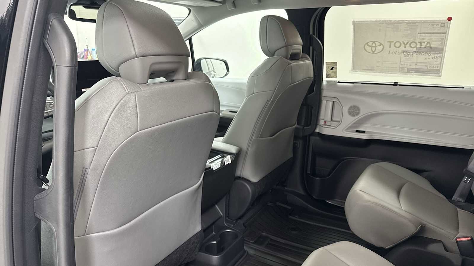 Thumbnail: 2025 Toyota Sienna - 27