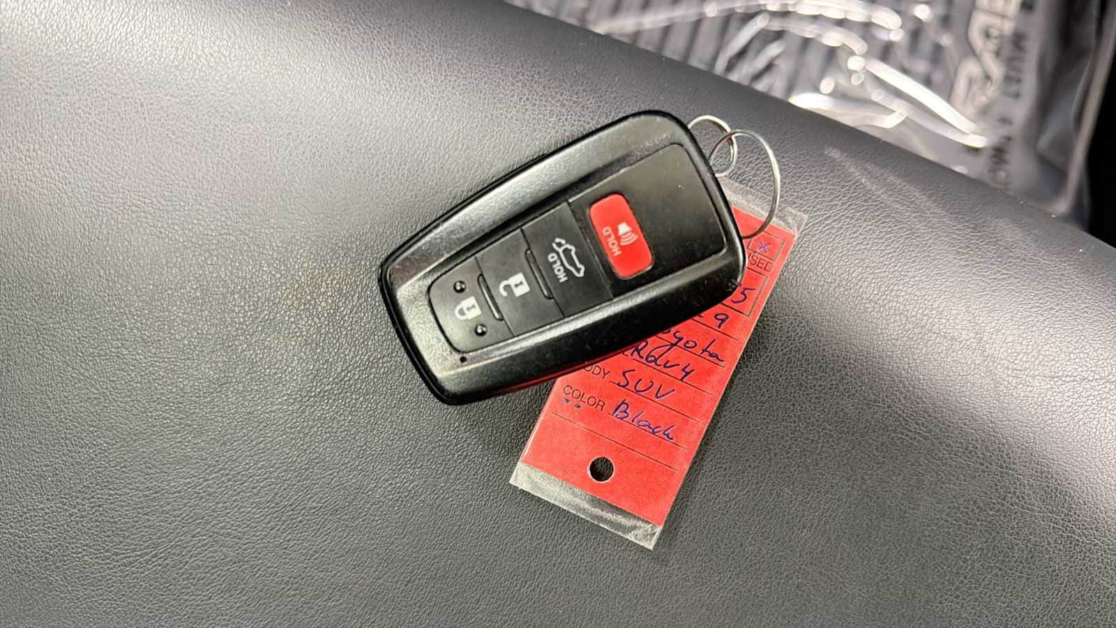 Thumbnail: 2019 Toyota RAV4 - 31