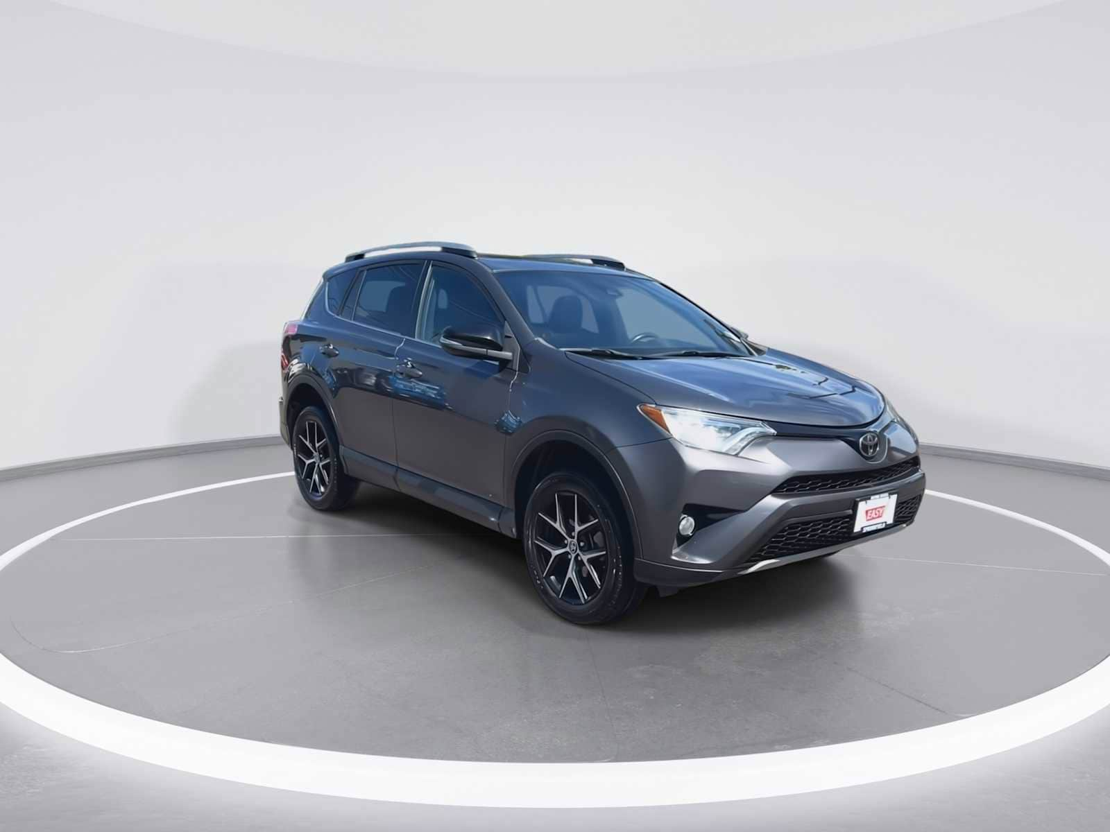 Used 2018 Toyota RAV4 SE with VIN 2T3NFREV3JW439154 for sale in Springfield, OR