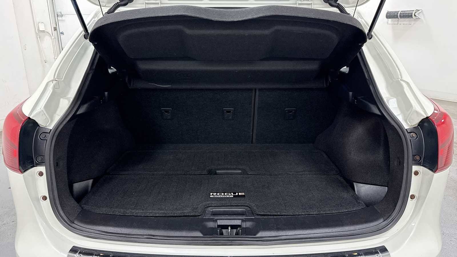Thumbnail: 2017 Nissan Rogue Sport - 26