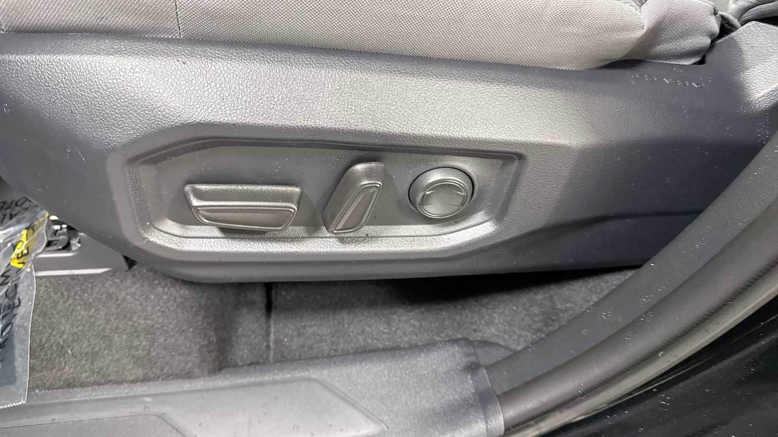 Thumbnail: 2025 Toyota Tundra - 14