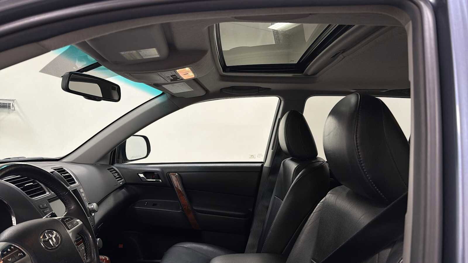 Thumbnail: 2011 Toyota Highlander - 24