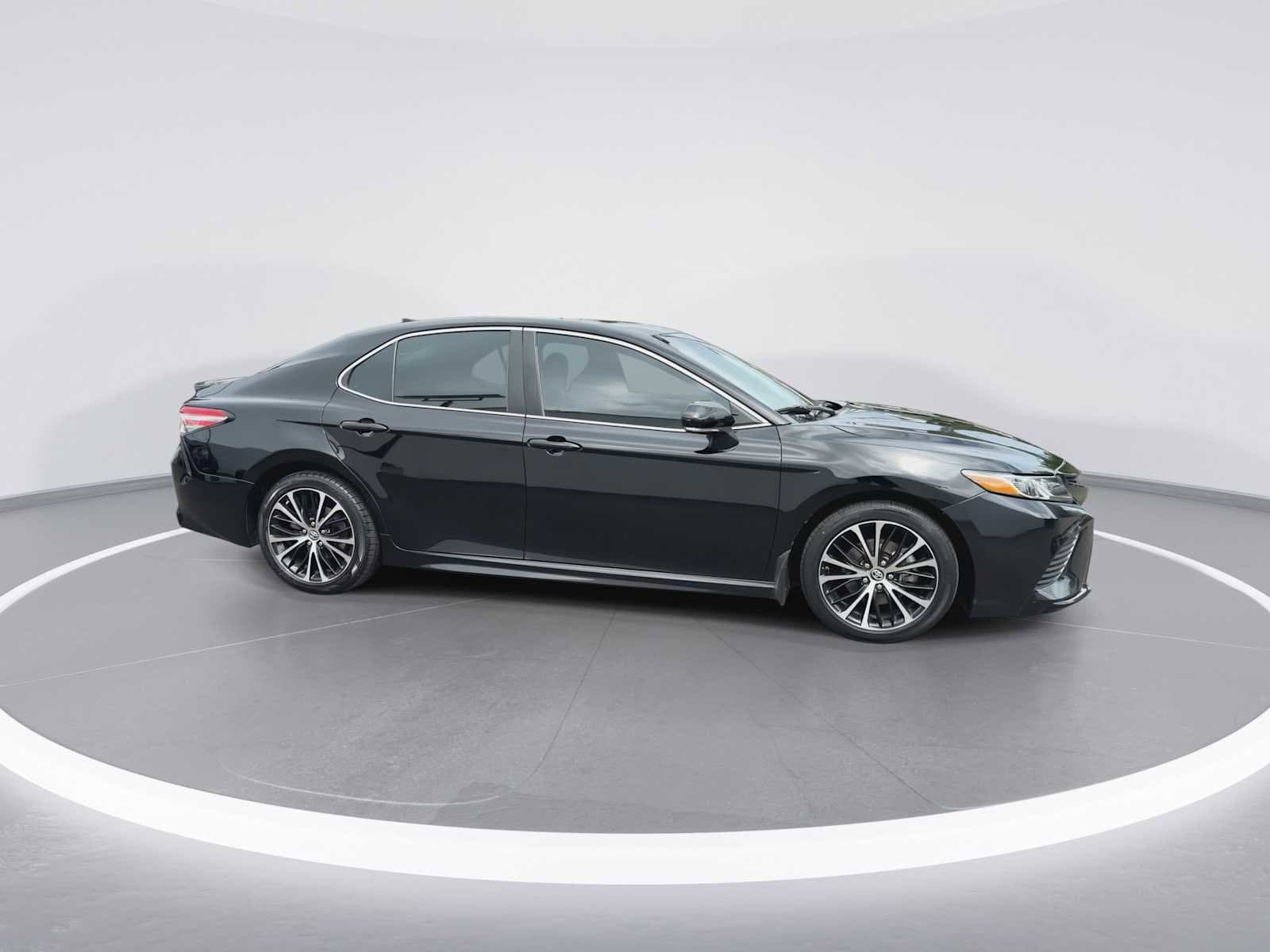 Thumbnail: 2019 Toyota Camry - 9