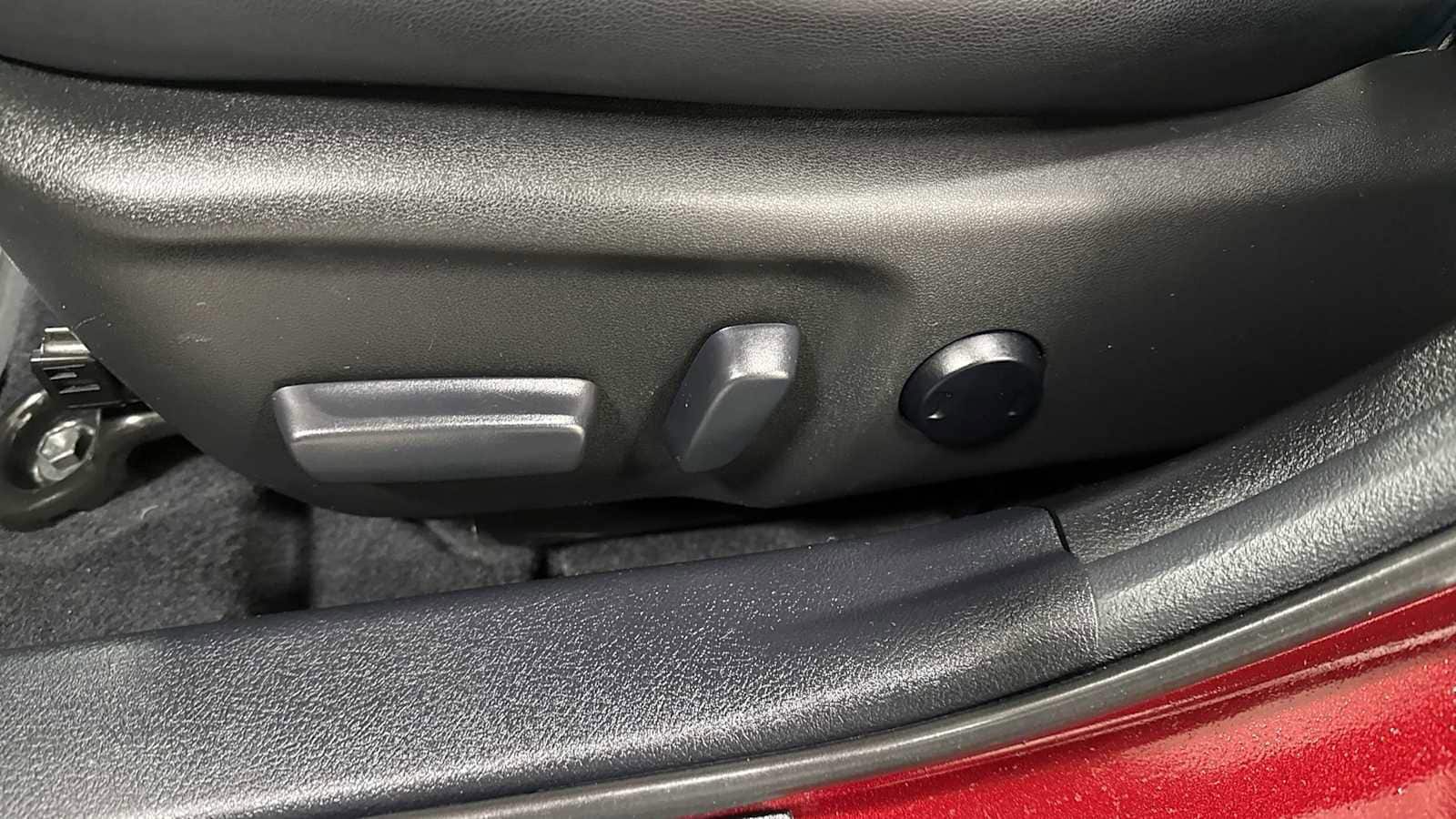 Thumbnail: 2017 Toyota Camry - 14