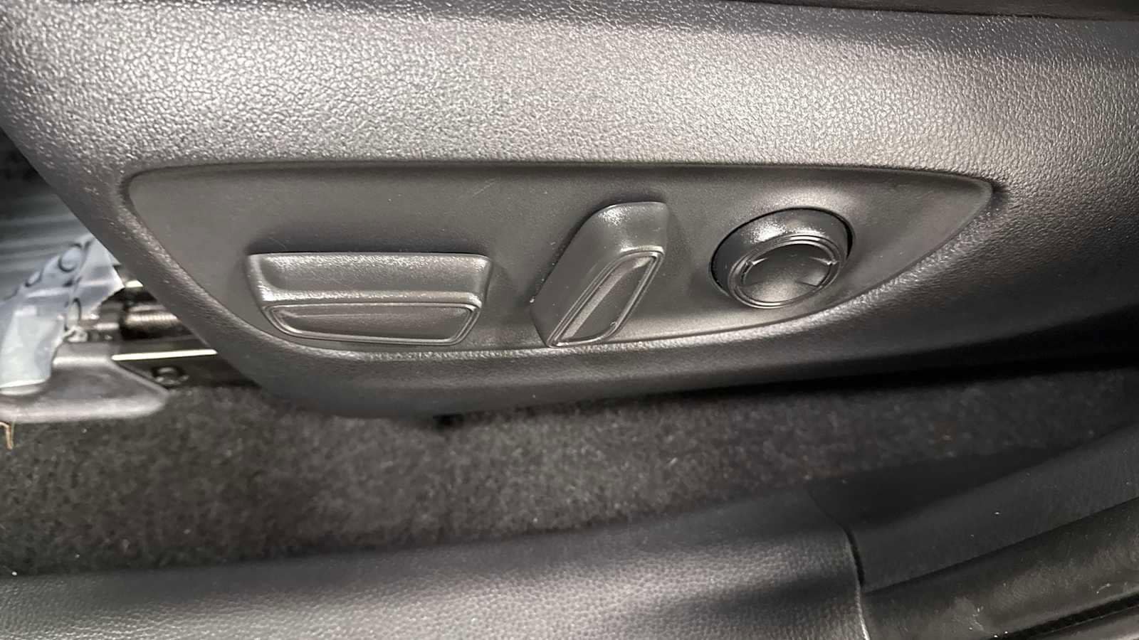 Thumbnail: 2021 Toyota RAV4 - 14