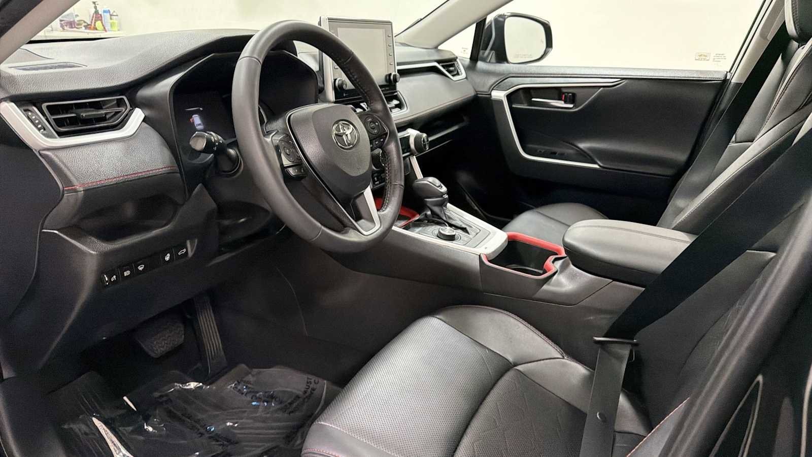 Thumbnail: 2022 Toyota RAV4 - 12