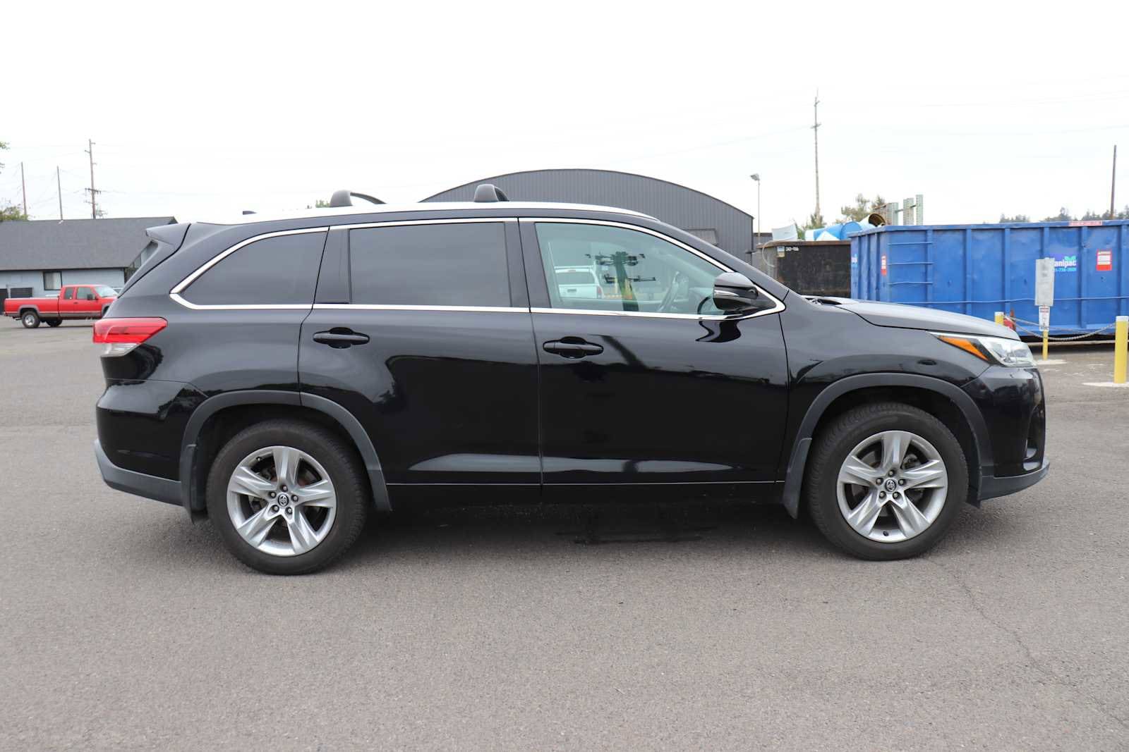 Thumbnail: 2017 Toyota Highlander - 4