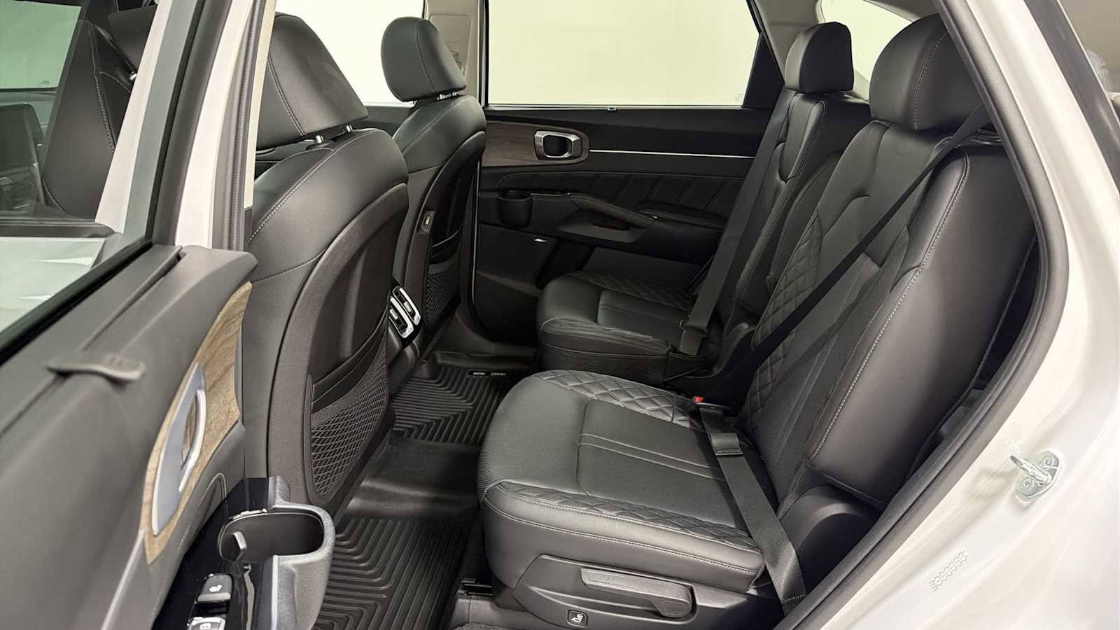 Thumbnail: 2023 Kia Sorento - 25