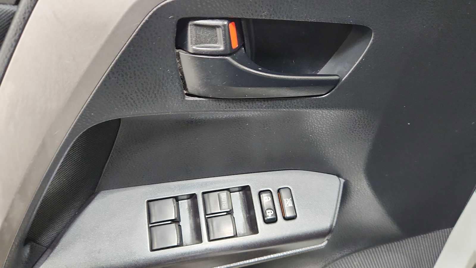 Thumbnail: 2017 Toyota RAV4 - 15