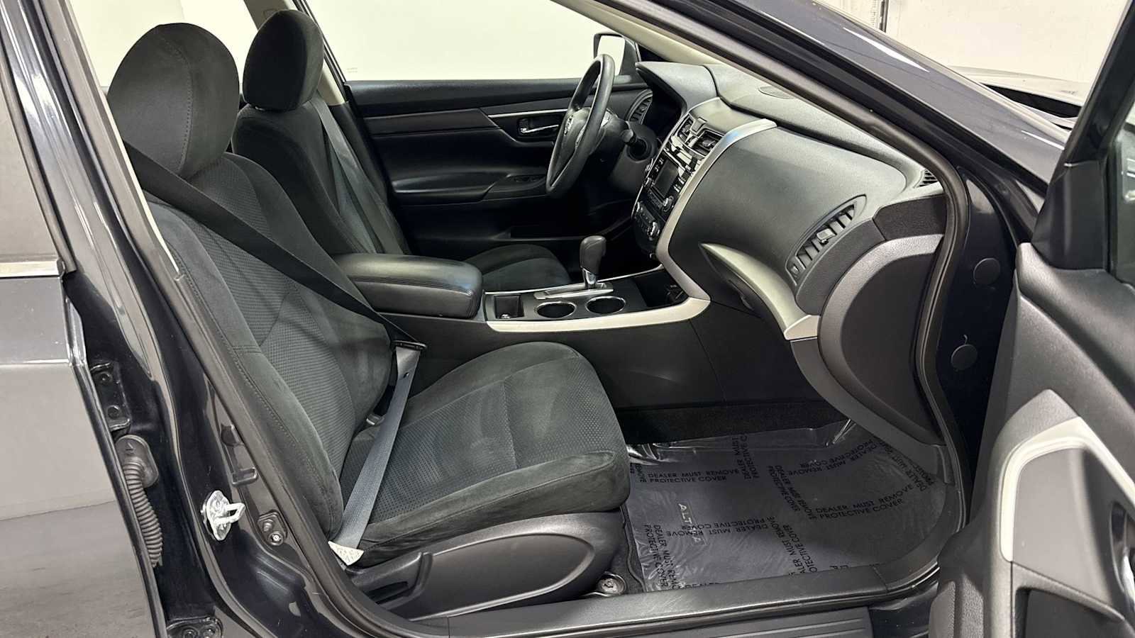 Thumbnail: 2015 Nissan Altima - 28