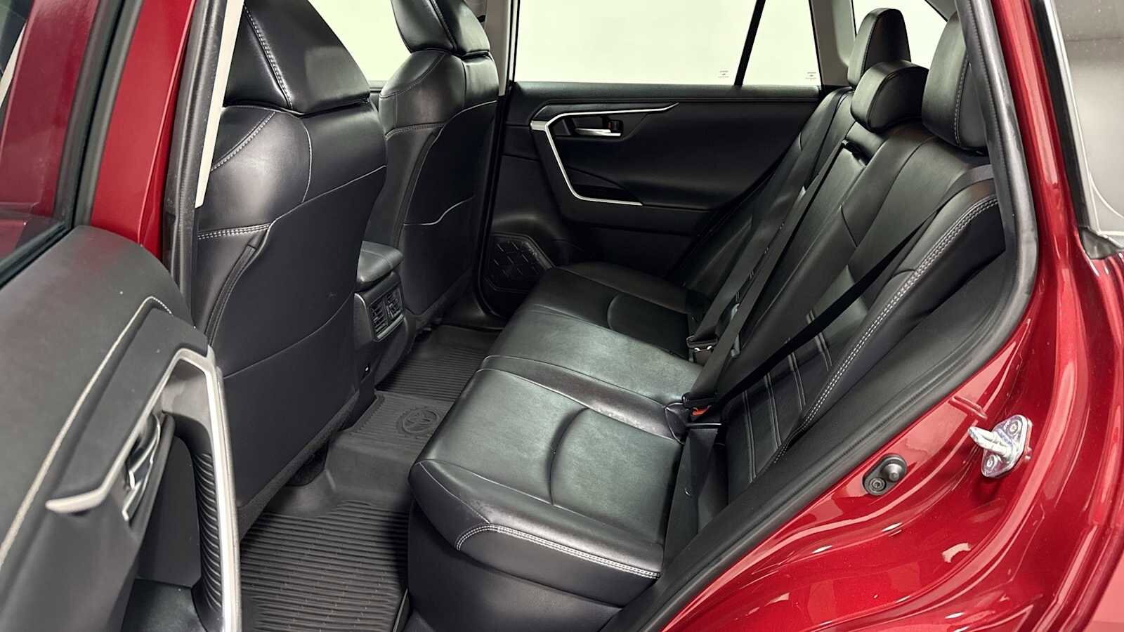 Thumbnail: 2021 Toyota RAV4 - 25