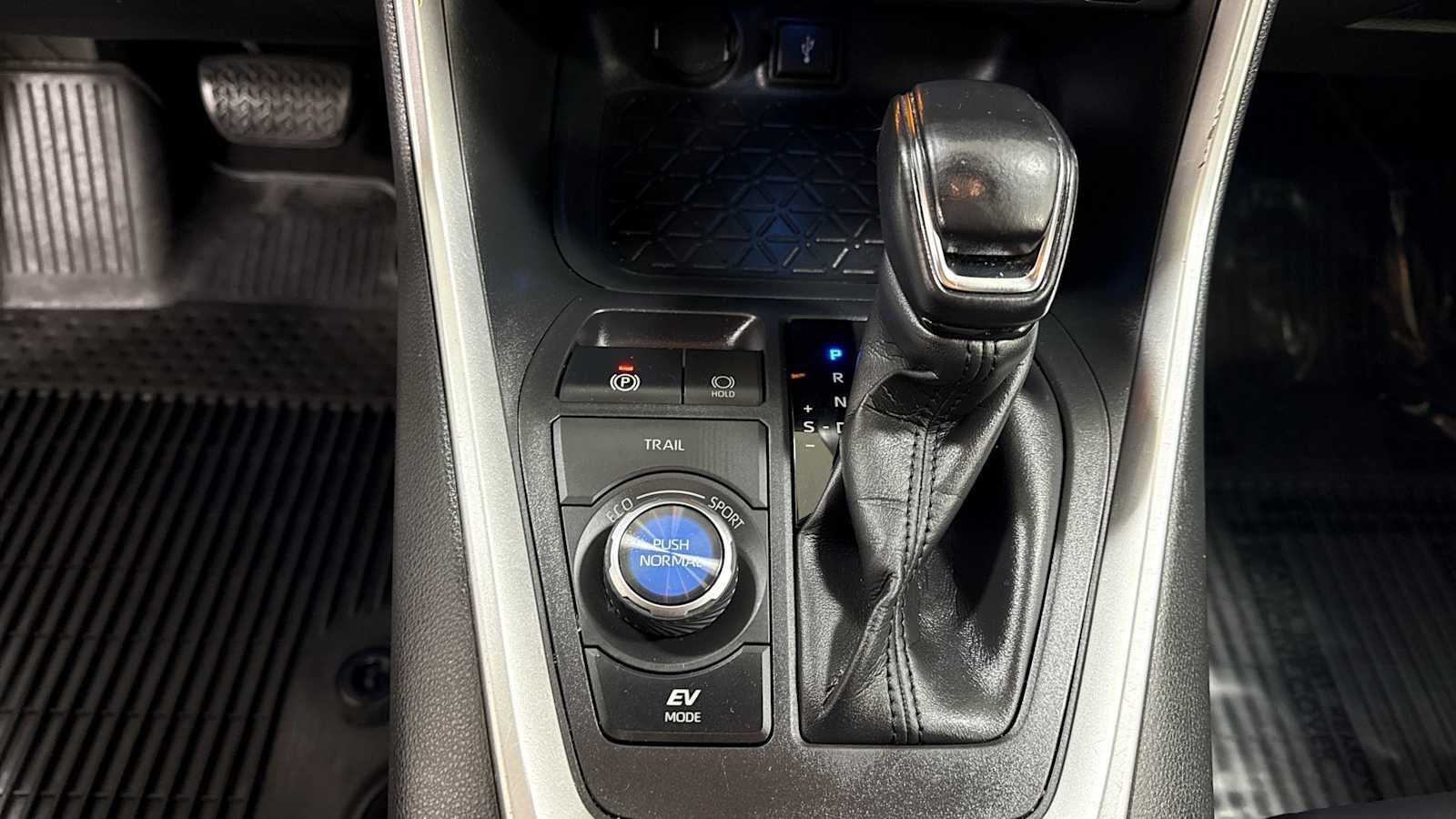 Thumbnail: 2021 Toyota RAV4 - 21