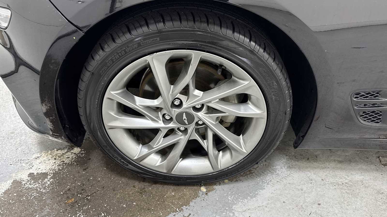 Thumbnail: 2022 Genesis G70 - 10