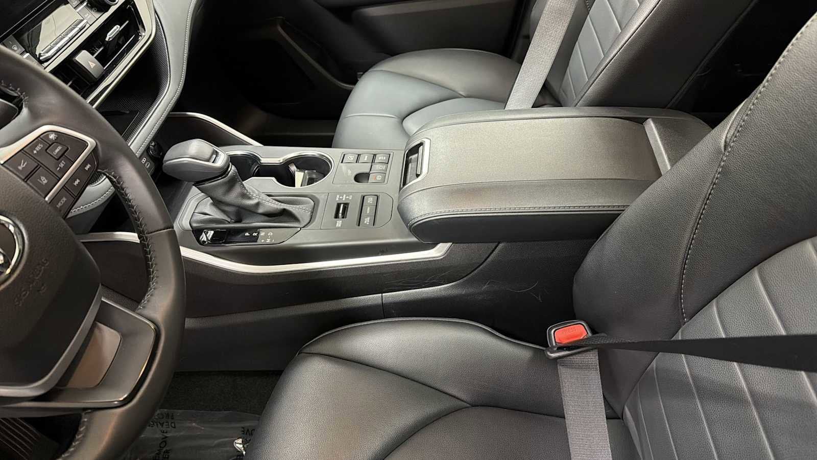 Thumbnail: 2024 Toyota Highlander - 23