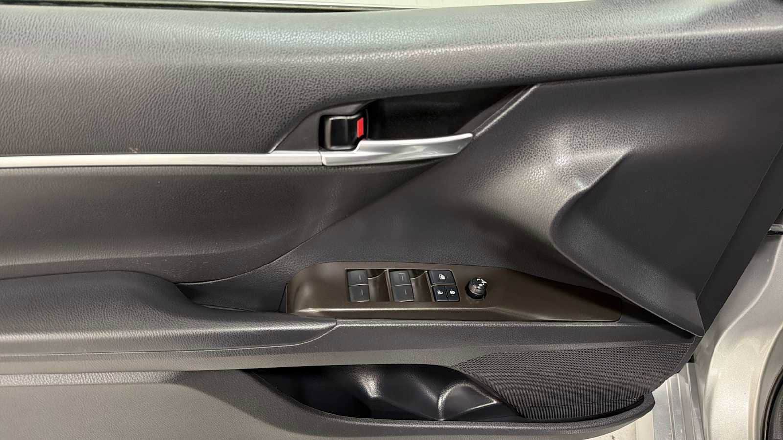 Thumbnail: 2021 Toyota Camry - 15