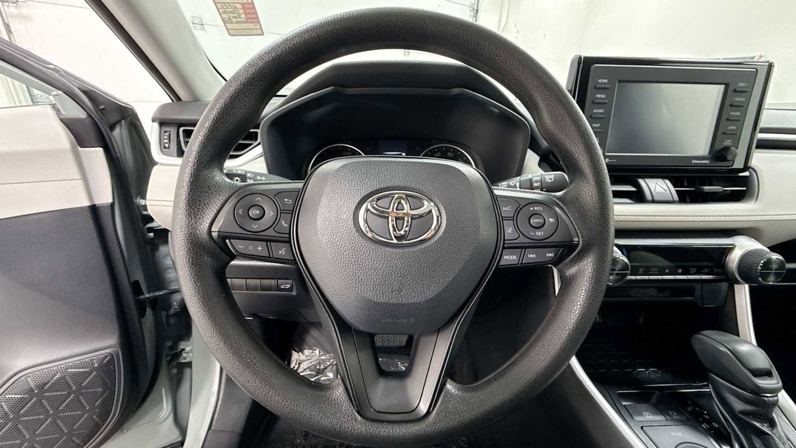 Thumbnail: 2022 Toyota RAV4 - 16