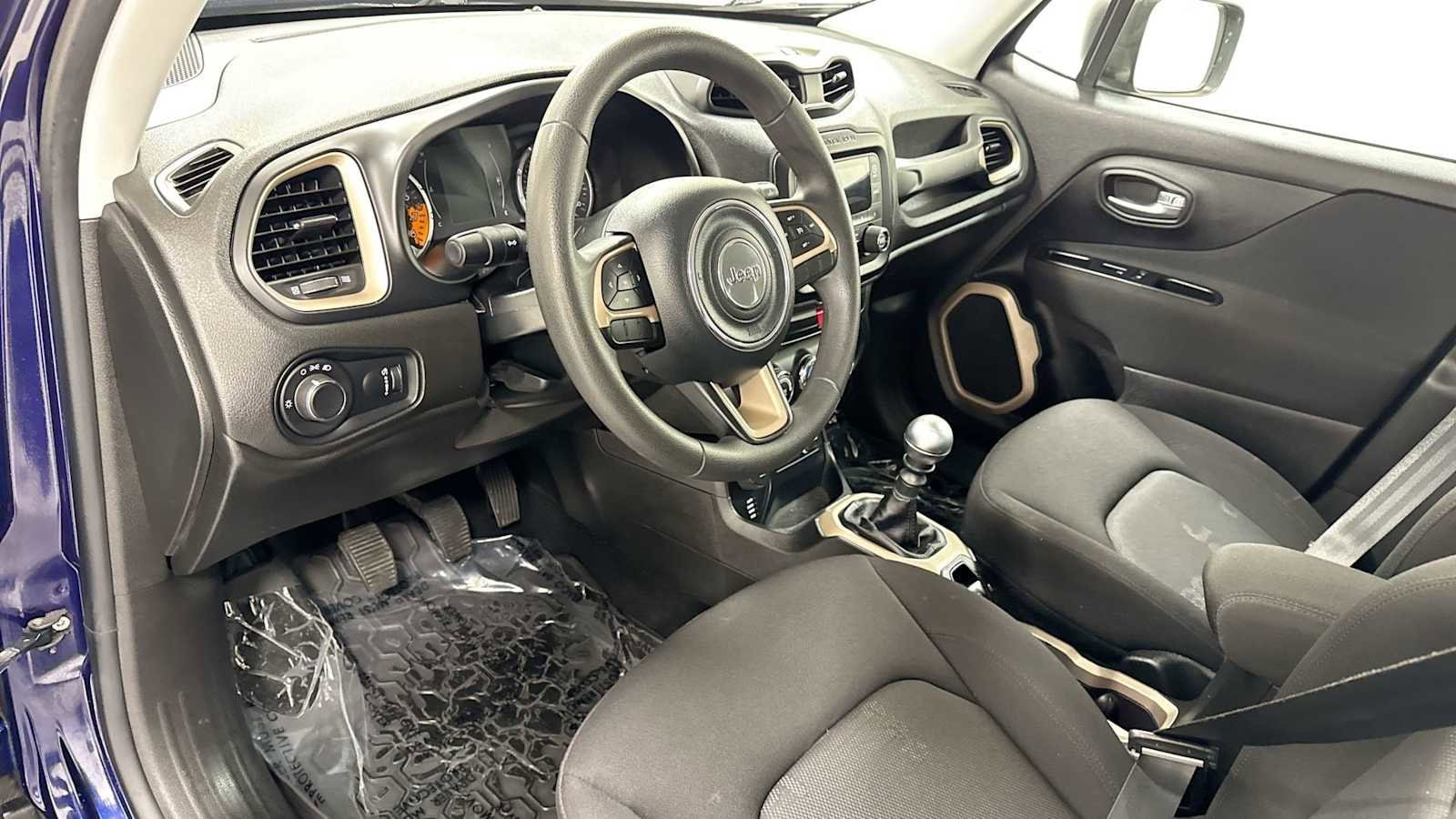 Thumbnail: 2016 Jeep Renegade - 12