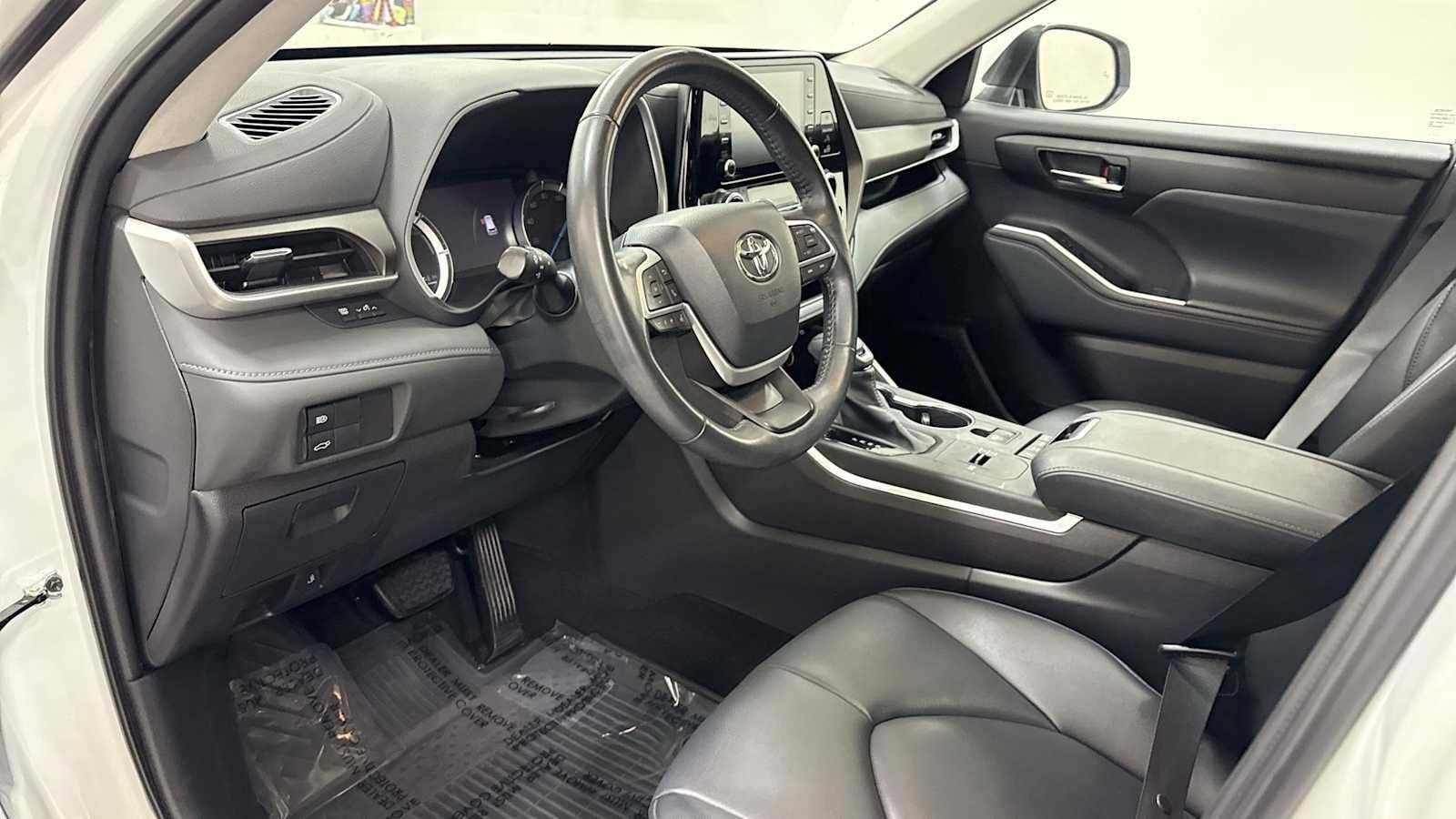 Thumbnail: 2022 Toyota Highlander - 12