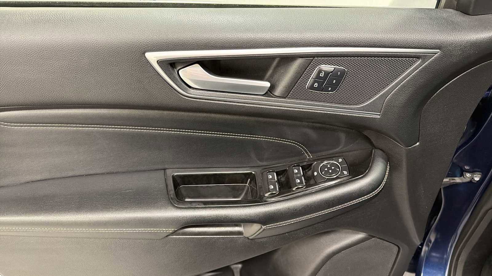 Thumbnail: 2017 Ford Edge - 15