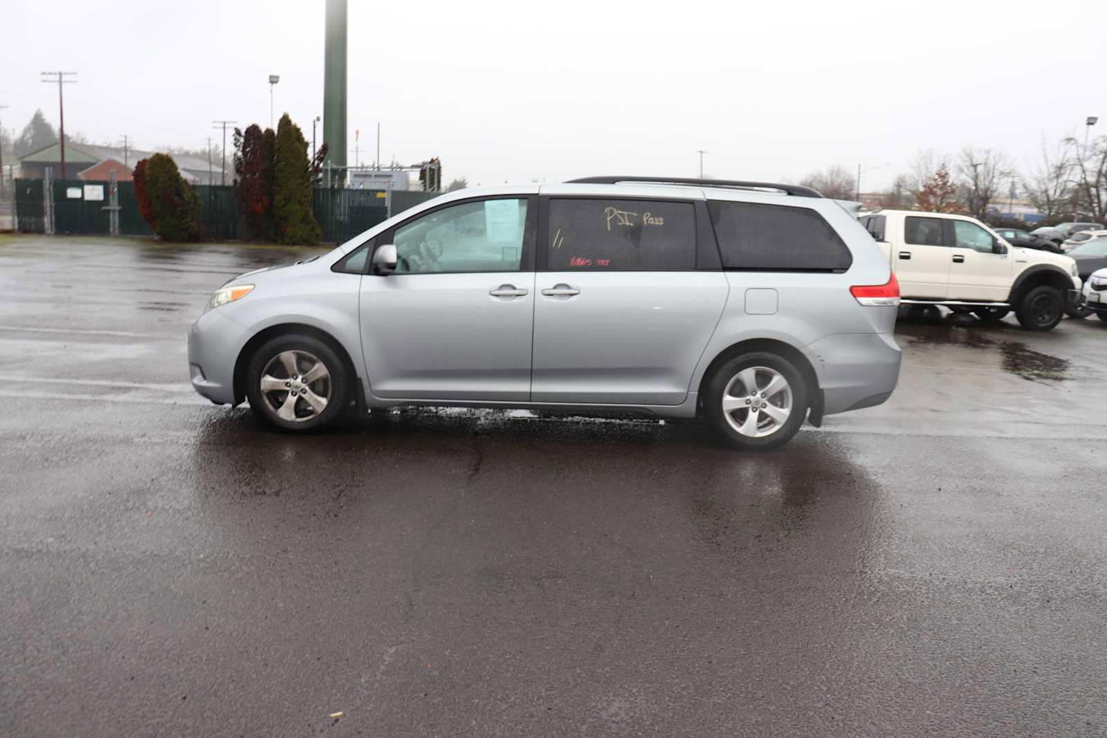 Thumbnail: 2013 Toyota Sienna - 8