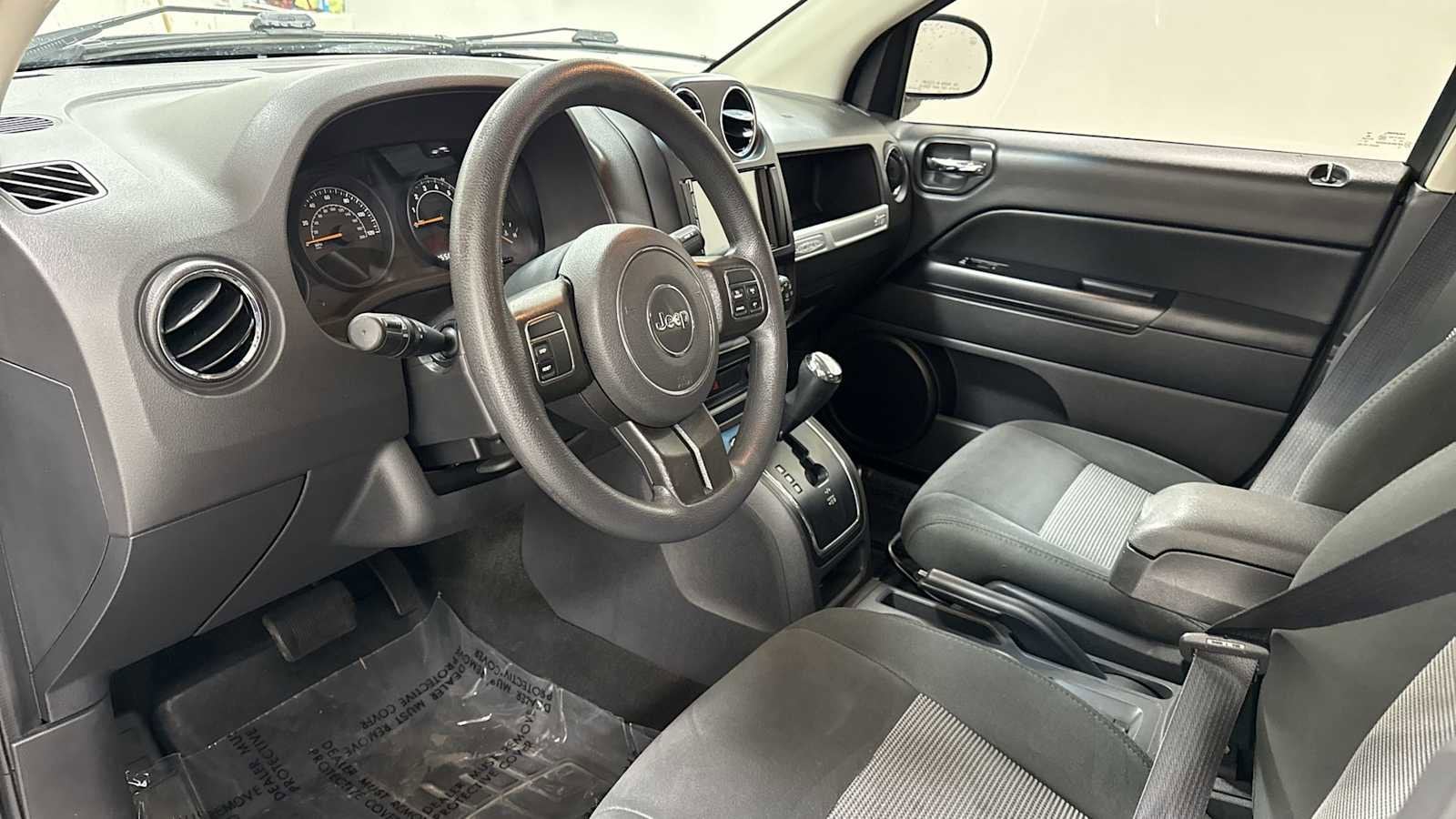 Thumbnail: 2016 Jeep Compass - 12