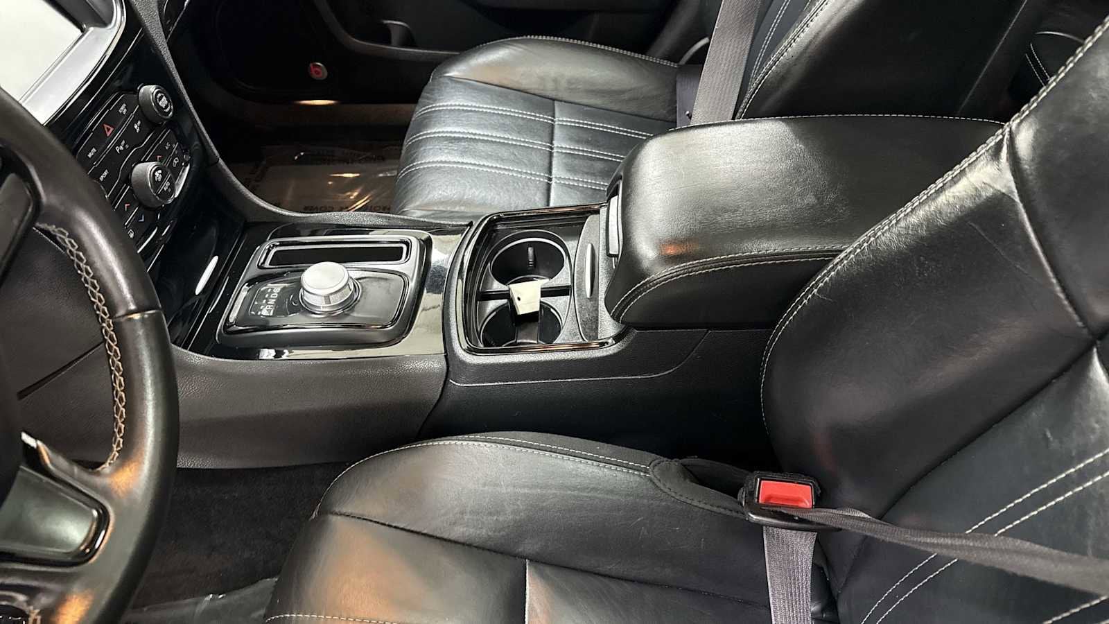 Thumbnail: 2017 Chrysler 300 - 23