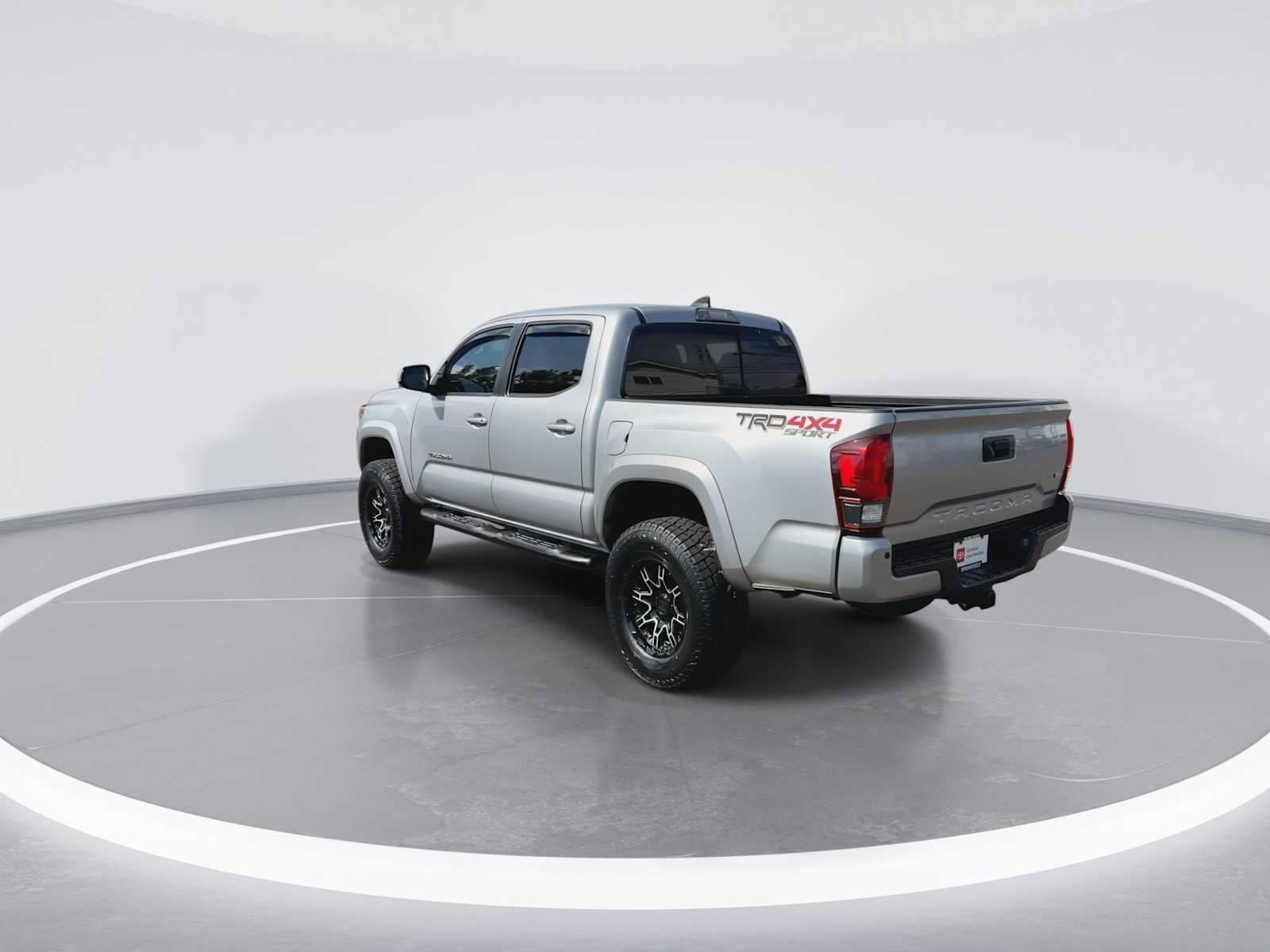 Thumbnail: 2018 Toyota Tacoma - 6