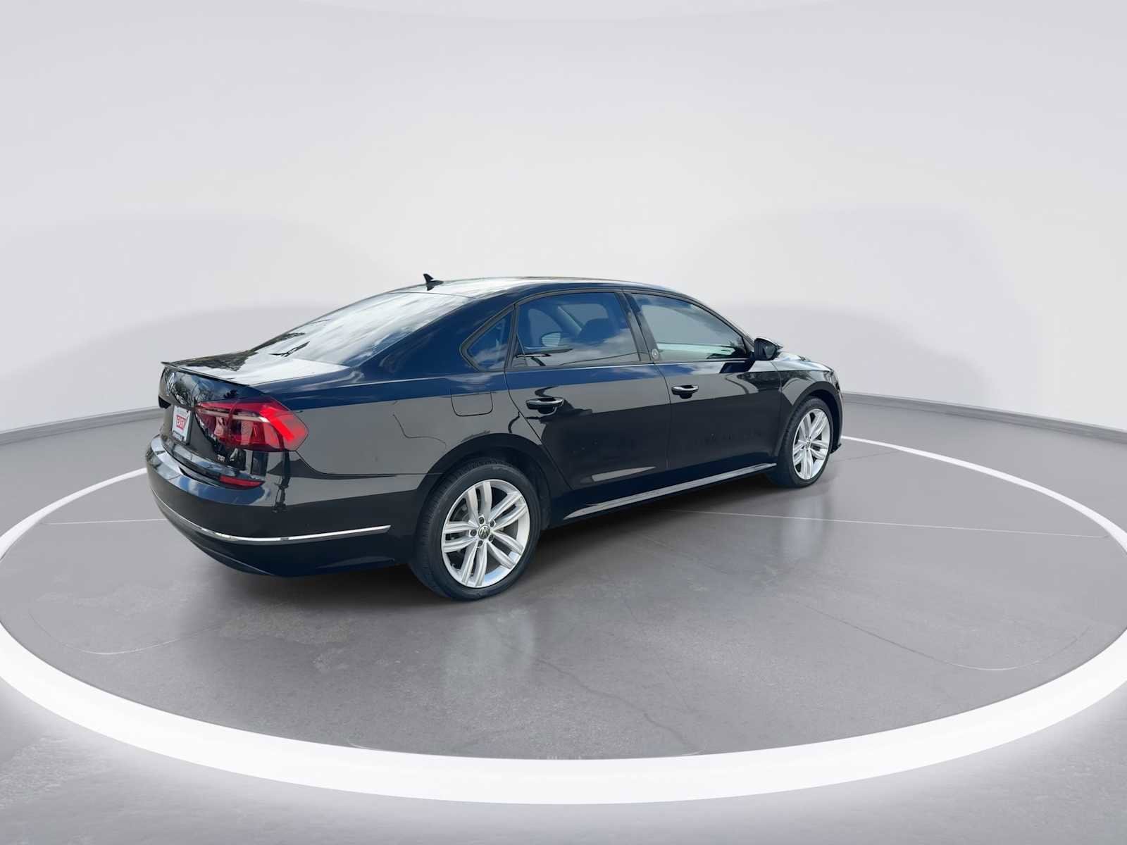 Thumbnail: 2019 Volkswagen Passat - 8