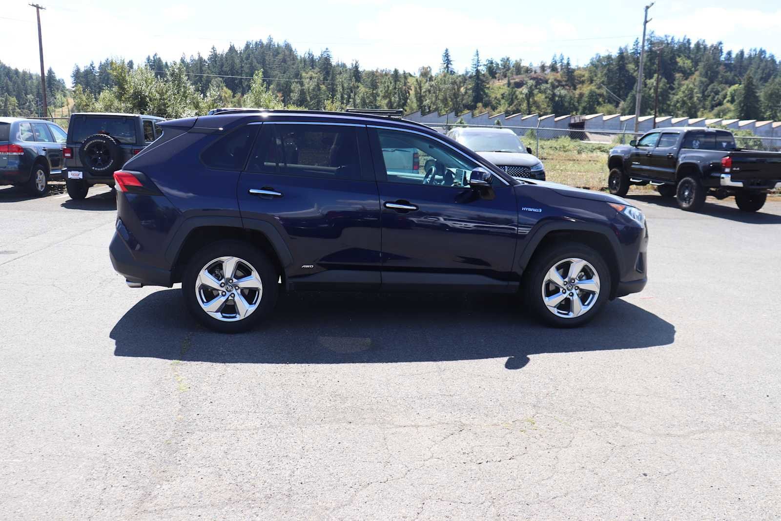 Thumbnail: 2021 Toyota RAV4 - 4