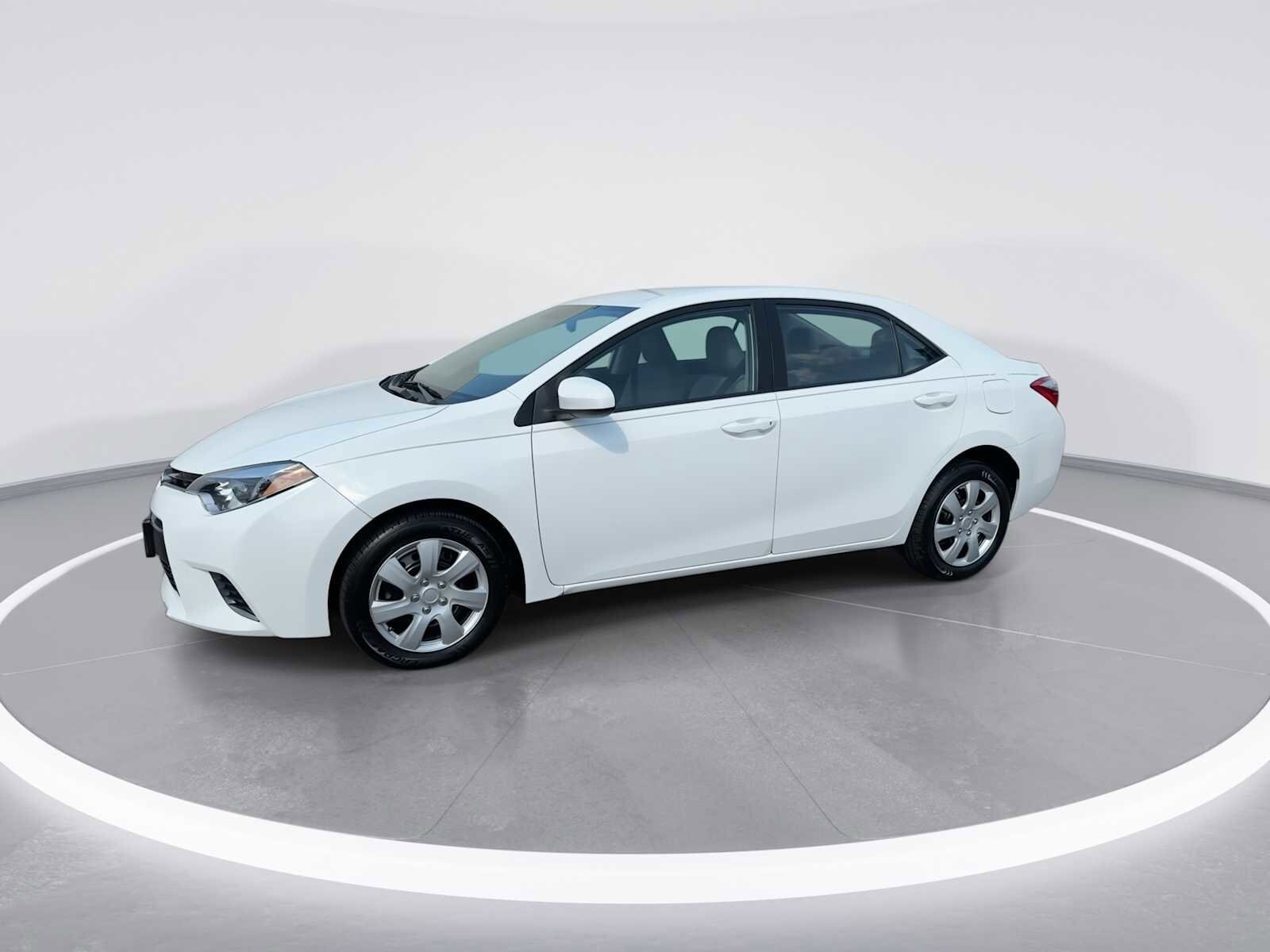 2016 Toyota Corolla LE photo 4