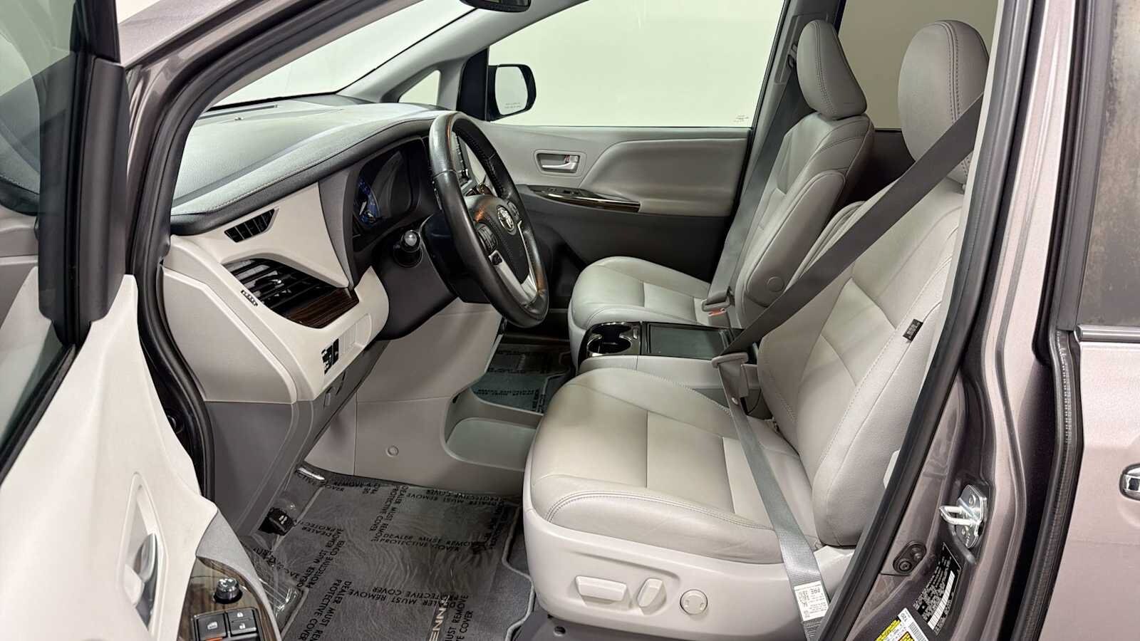 Thumbnail: 2020 Toyota Sienna - 13