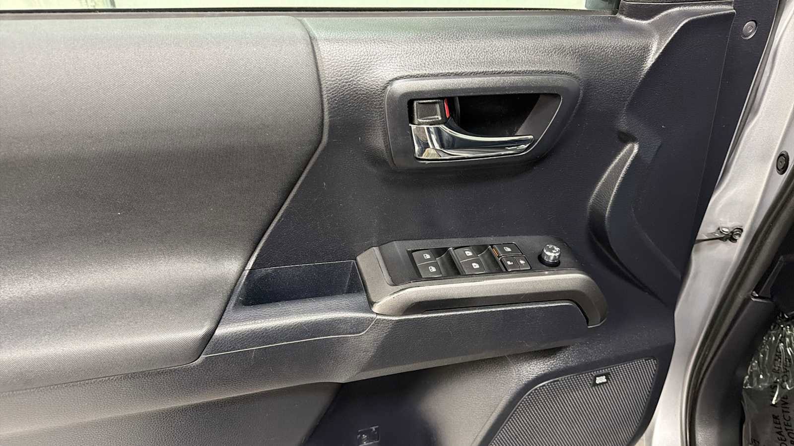 Thumbnail: 2018 Toyota Tacoma - 15