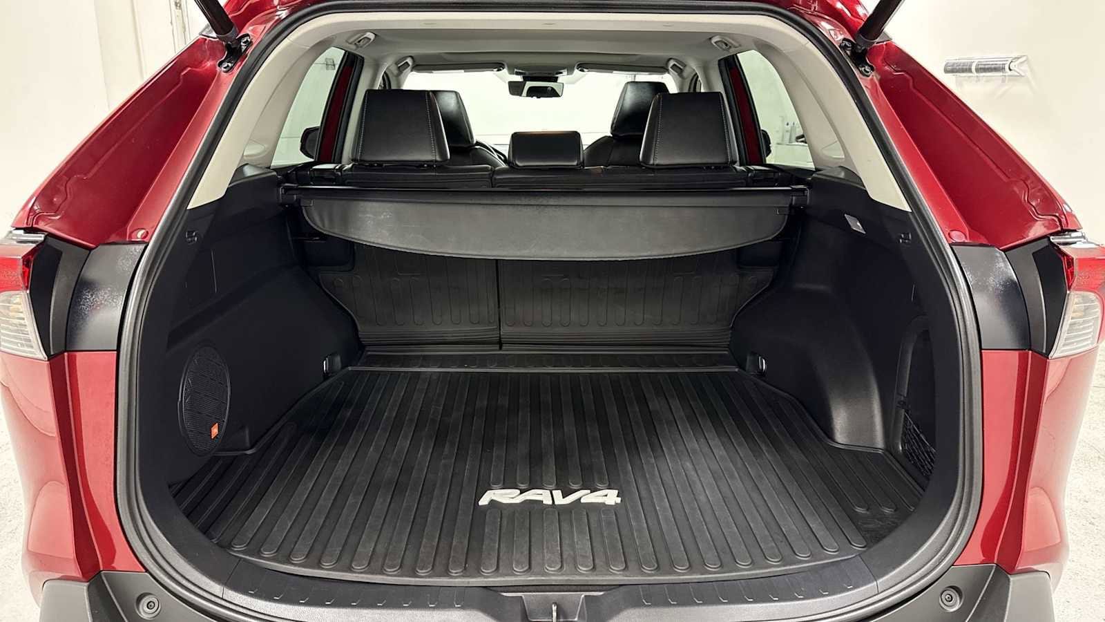 Thumbnail: 2021 Toyota RAV4 - 28