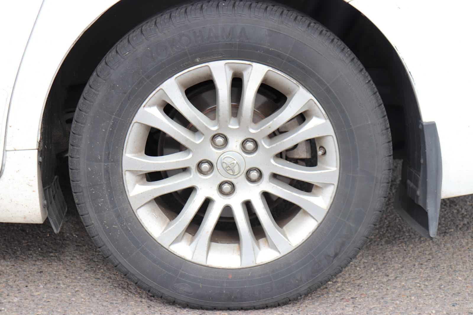 Thumbnail: 2011 Toyota Sienna - 9